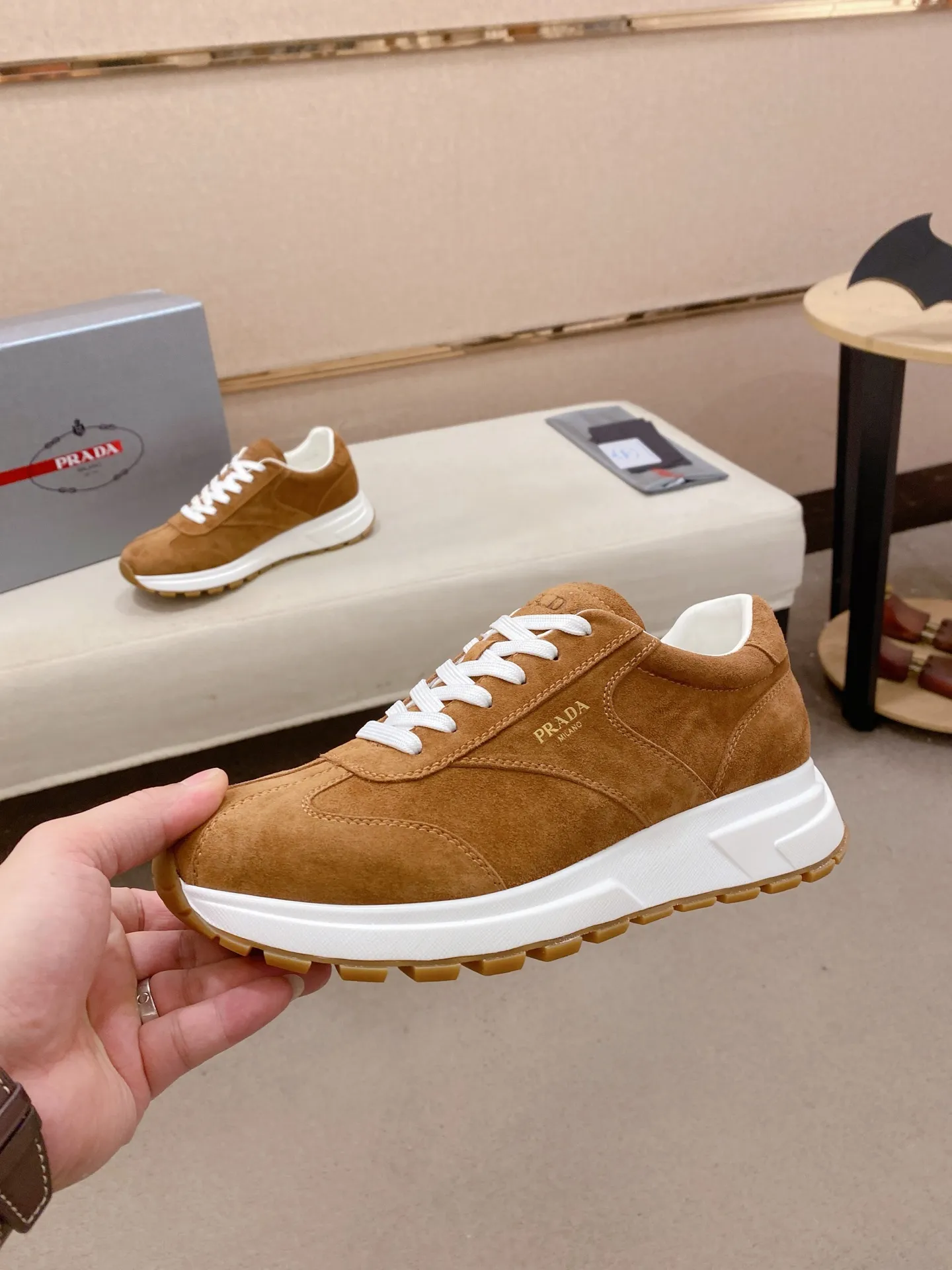 Men's shoes 💰 580💰 ✔️✔️✔️High version High-quality new PRADA counters are launched simultaneously. The new men's shoes and 😘fabric are selected suede cowhide and are made by pure handicrafts. Lining: Full cowhide lining. 👍🏿 High-end ☄️ air-cushion molded anti-slip rubber outsole, exquisite lines, simple and elegant, comfortable and high-end for leisure travel. Code number: 38 to 44